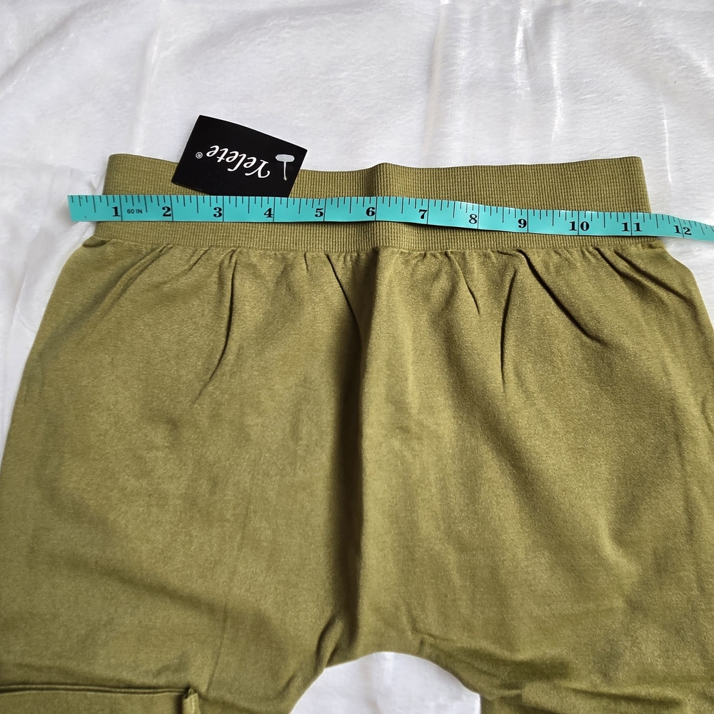 Yelete Seamless Leggings in Olive - Picture 3 of 4